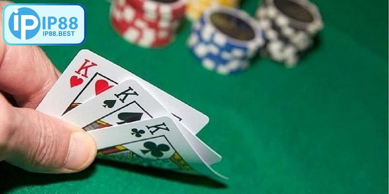 Xếp bài theo giá trị cùng với loại là bước đầu tiên trong cách chơi bài 6 lá